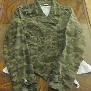 Camo jacket double breasted button.